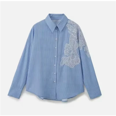 Chemise en soie brodée